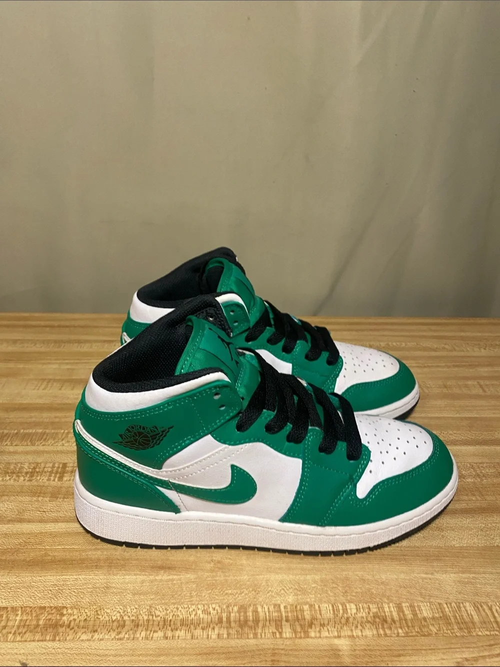 Nike Air Jordan 1 Mid AJ1 Lucky Green Black Shoes White size 5Y